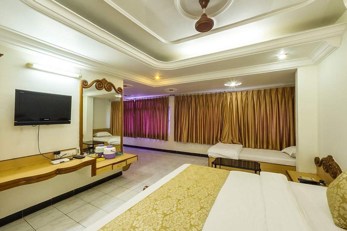 Hotel Kirti Jāmnagar Exteriér fotografie